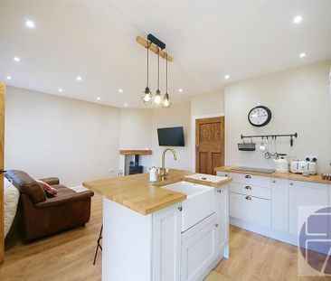 2 bedroom semi-detached bungalow to rent - Photo 2