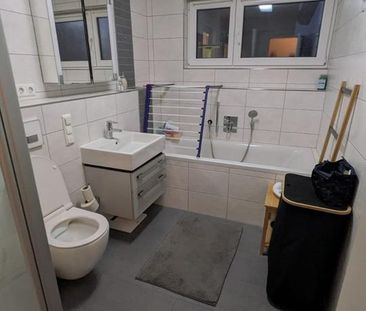 Sonnige 3-Zimmer mit Westbalkon, 2 TG Plätzen und Freibad vor Tür - Foto 1