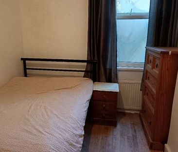 Room in a Shared House, Green St, E13 - Photo 6