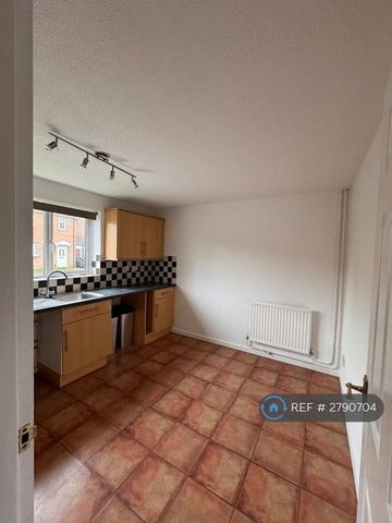 2 bedroom semi-detached house to rent - Photo 5