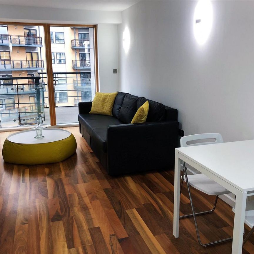 2 bedroom Flat To Let - Photo 1