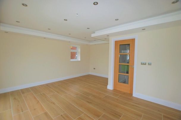 4 bedroom terraced house to rent - Photo 1