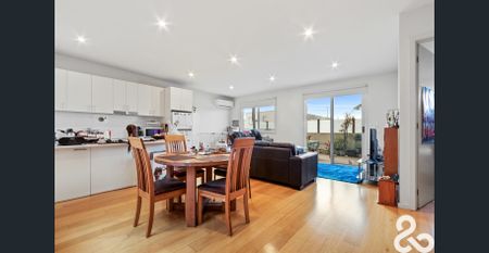 SPACIOUS, COMFORTABLE & LOCATION! - Photo 2