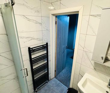 6 bedroom semi-detached house to rent - Photo 6