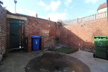 2 bedroom terraced house to rent - Photo 5