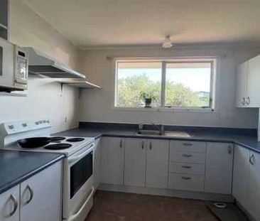 Convenient 2 bedroom property - Photo 1