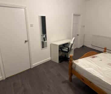 1 Bed Flat, Burley Street, LS3 - Photo 3