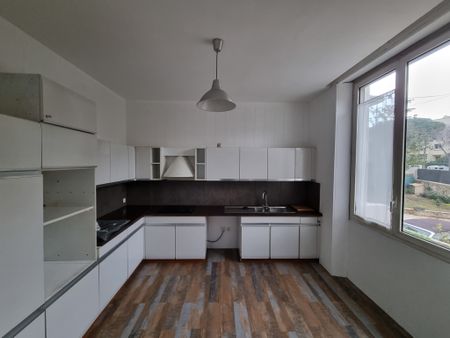 Location Appartement 4 pièces 101m² MARSEILLE 12ème - Photo 4