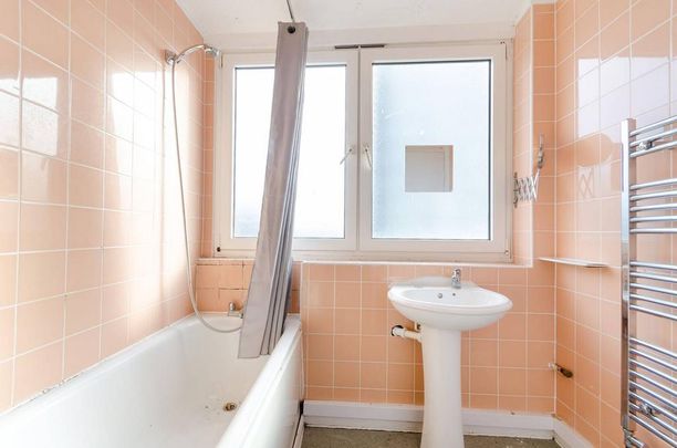 3 bedroom flat to rent - Photo 1