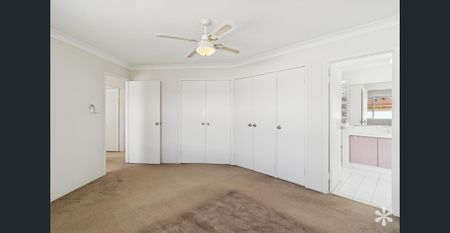 Stylish Townhouse with Entertaining Courtyard - Photo 5