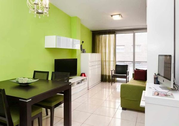 Carrer del Comerç, L'Hospitalet de Llobregat, Catalonia 08902