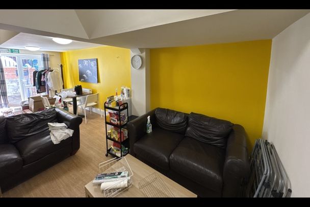 3 Bed Flat, Alma Road, BS8 - Photo 1