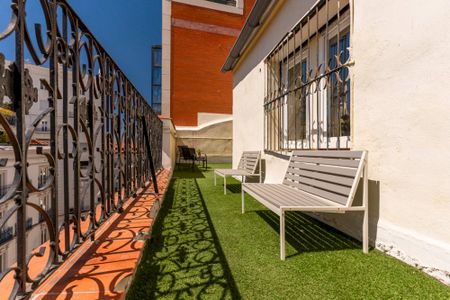 Wonderful room in Preciados - Photo 2