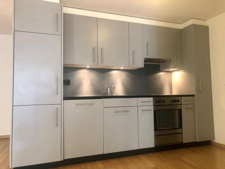 Beautiful apartment in the heart of Martigny in a charming building. - Photo 4