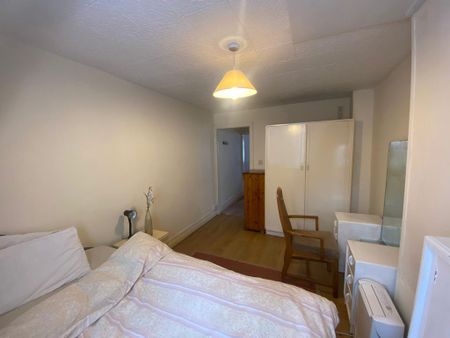 Studio to rent - Photo 3