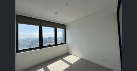 Rhodes Central | Water View | 3B3B | Spacious Bedrooms | 1 Minute Walk to Train Station - Photo 4