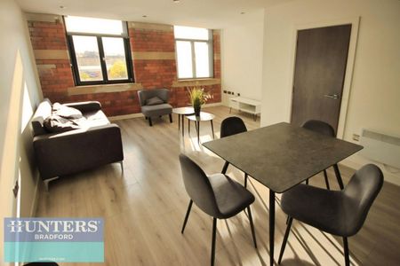 2 bedroom Flat To Let - Photo 3