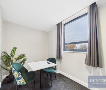 1 bedroom Flat To Let - Photo 2