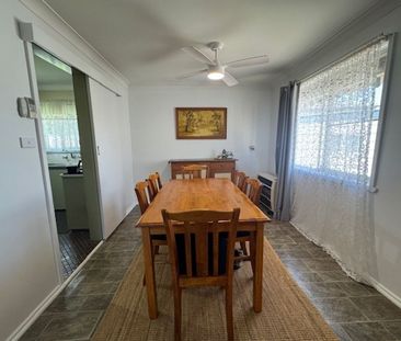 Family friendly neighbourhood_ 3 Bedroom home. - Photo 2