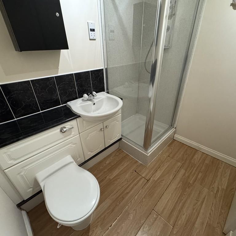 2 bedroom ground floor flat to rent - Photo 1