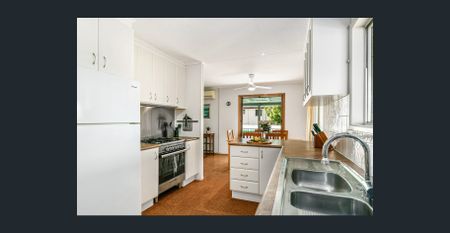 3 BEDROOM HOME CLOSE TO ORCHARD BEACH FORESHORE - Photo 4