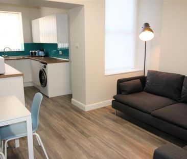 3 bedroom private hall to rent - Photo 4