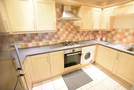 2 Bed Flat, Iliffe Close, RG1 - Photo 4