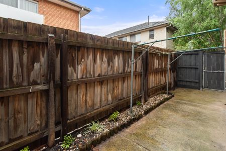 2/129 Grange Road, Glen Huntly VIC 3163 - Apartment For Rent | Domain - Photo 2