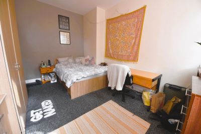 3 bedroom Flat in Wood Lane, Leeds - Photo 4