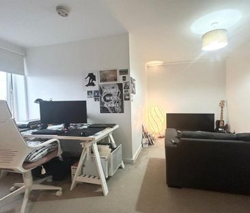 1 bedroom in a flat share to rent - Photo 1