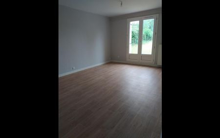 Location Maison 4 pièces 84 m² Lureuil - Photo 2