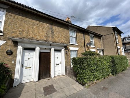 2 bedroom terraced house to rent - Photo 4
