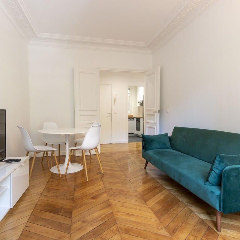 Location Appartement 4 pièces Meublé 76m² PARIS 15ème - Photo 1
