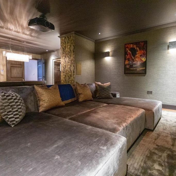 6 bedroom townhouse to rent - Photo 1