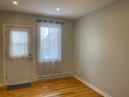 8120 Av. Wiseman - Photo 4