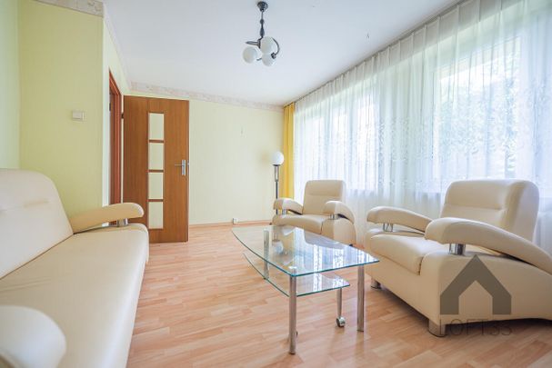 Trzypokojowe mieszkanie z balkonem na parterze w Jaworznie na Leopoldzie do wynajęcia | Spacer 3D - Zdjęcie 1