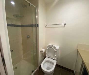 Modern and Convenient: Fully furnished 1 Bedroom Apartment for Stud... - Photo 5