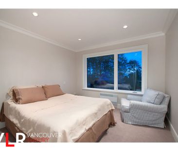 House in West Vancouver, BC - Photo 4