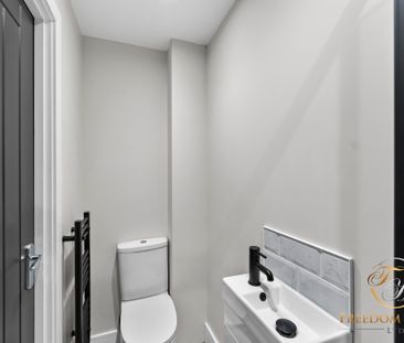 Newly Renovated Houseshare! Room 4 - Photo 4