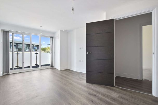 A high specification 1 bedroom apartment set on the second floor. Parking is available on request. Available early March and offered unfurnished. - Photo 1