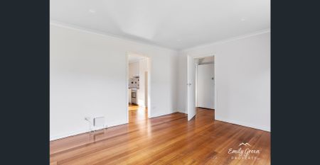 Modern and Stylish Living - Photo 2