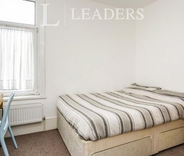 4 bedroom terraced house to rent - Photo 3