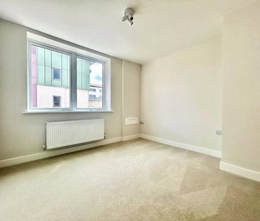 Victoria Road, Farnborough, Hampshire, GU14 - Photo 3