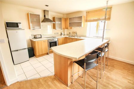 3 bedroom flat to rent - Photo 5