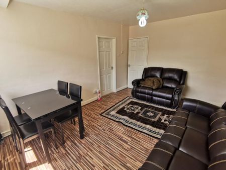 2 bedroom end of terrace house to rent - Photo 2