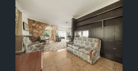 ACREAGE LIFESTYLE IN PRIME RABY LOCATION !!! - Photo 2