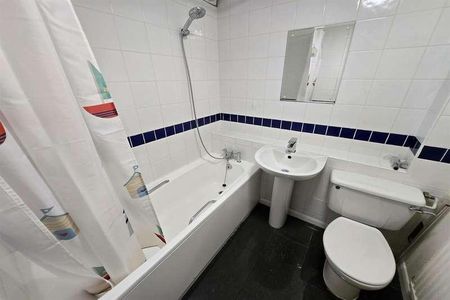 Bedroom Ground Floor Apartment In Milford, GU8 - Photo 3