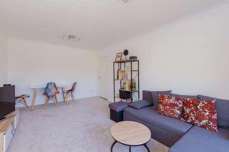 Croxley Rise, Maidenhead, SL6 - Photo 2