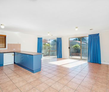 Modern three bedroom townhouse in the heart of Bruce. - (Old photos... - Photo 3