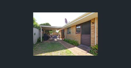 Charming 3 Bedroom Duplex in Stirling - Photo 3